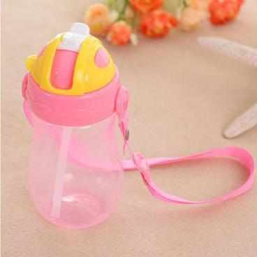 Liquidación de procesamiento giratorio oso botella de agua portátil para niños con paja boca suave taza de paja 350ML Flip taza de agua