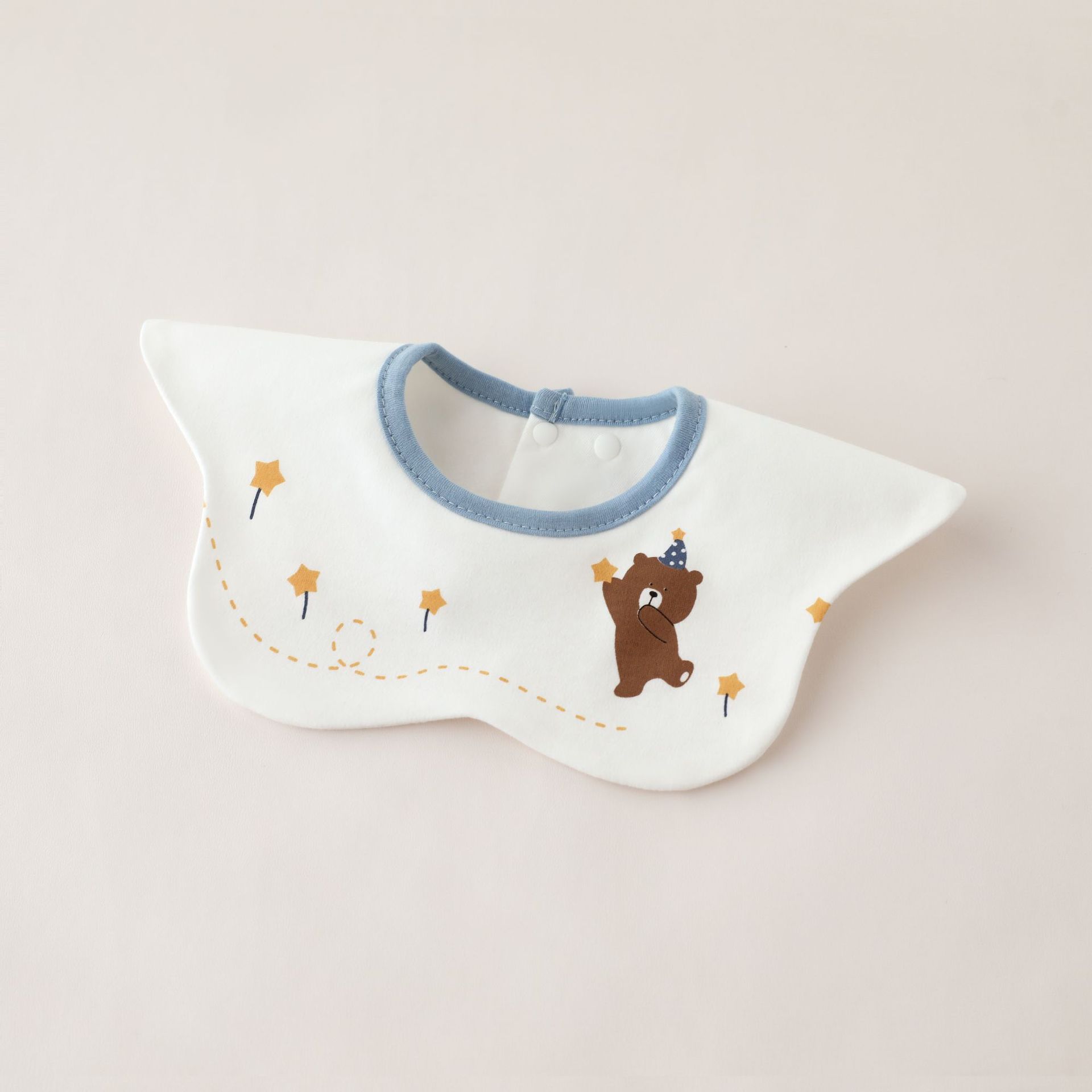 Cute bear chasing star petals saliva towel