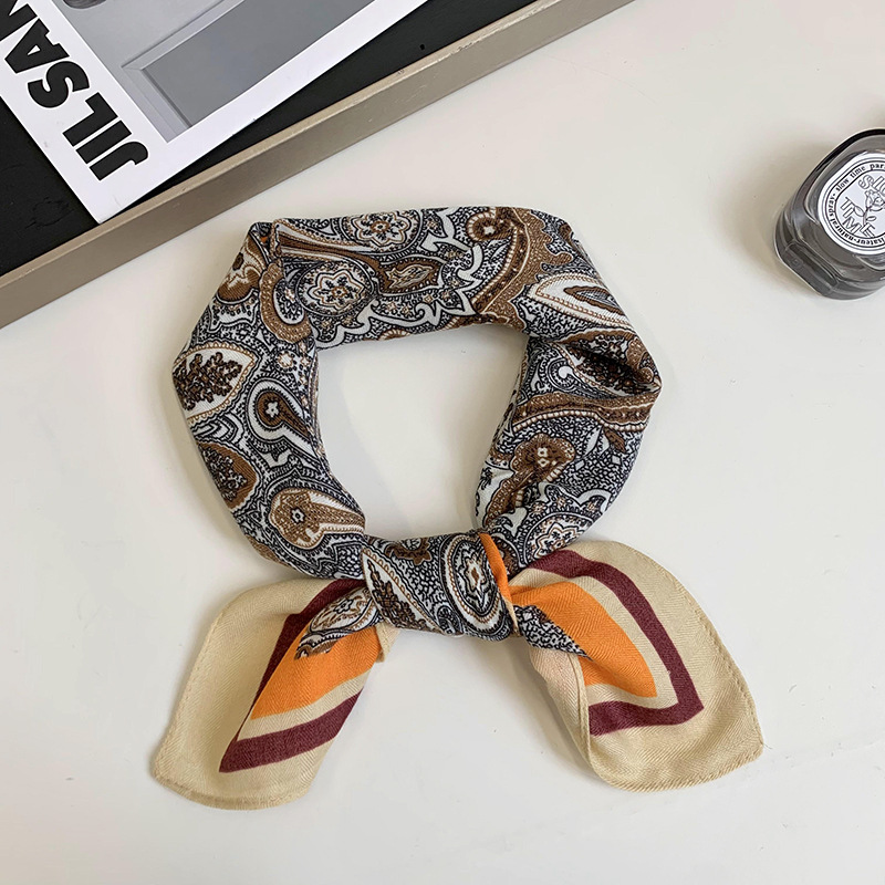 Flor de anacardo con borde naranja