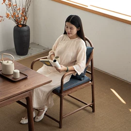 餐桌;衣柜;实木沙发