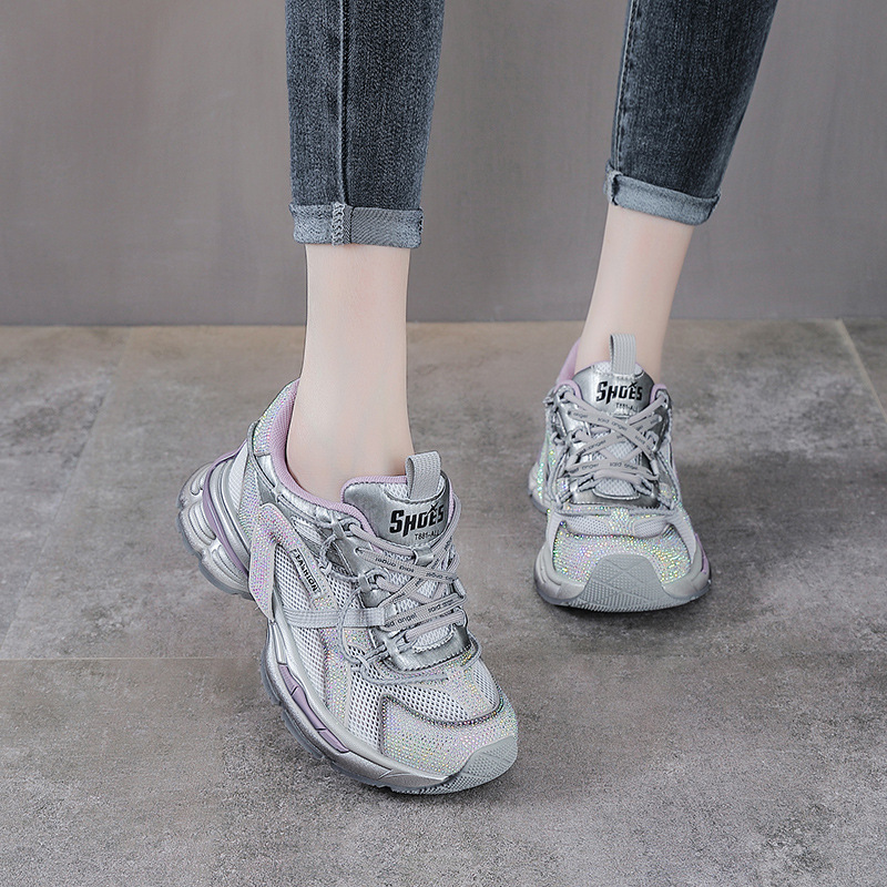 Giày sneaker nữ chunky đế dày, lưới thoáng khí, phối đá đính, phong cách thể thao — màu xám