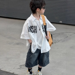 新爾2025夏の新型子供半袖シャツ純綿の薄いタイプの水洗い男の子のゆったりとした洋風シャツのコート