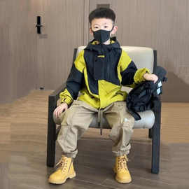 男童春秋款外套2025新款儿童冲锋衣连帽中大童帅气男孩夹克外穿潮