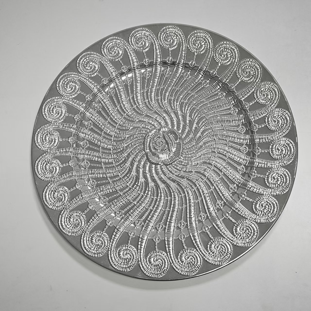 Platos de oro galvanizados, bodas europeas, hoteles, fiestas, bocadillos desechables, frutas, platos de plástico, cargador