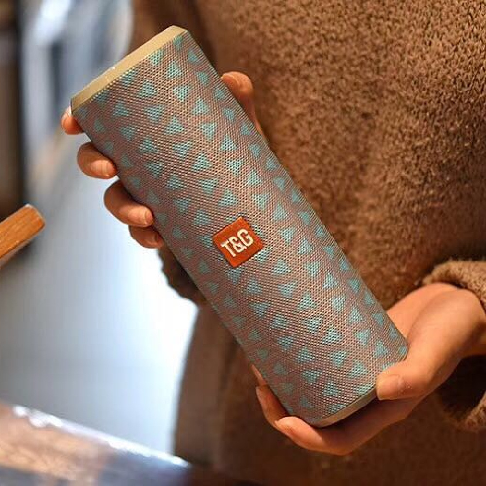 TG126 nuevo teléfono celular impermeable al aire libre altavoz Bluetooth subwoofer montado en el coche tarjeta USB transmisión de voz cañón de acero