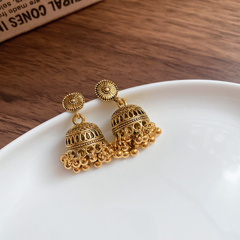 Aguja de plata, campana vintage, pendientes de borlas talladas, pendientes de temperamento de moda, pendientes de mujer, lujo ligero, sentido de alta gama