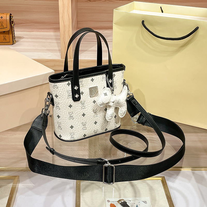 Vegetable Basket 2024 New Fashionable, Small and Elegant, High Grade Feeling Handbill, Shoulder Crossbody Bag for Women_voghion.com