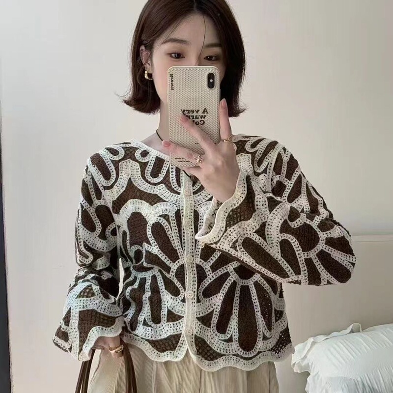 Bohemian Resort Style Crochet Hollow-Out Long-Sleeve Sun-Protective Knit Top for Women, Loose and Versatile, Slimming Top for Spring and Autumn