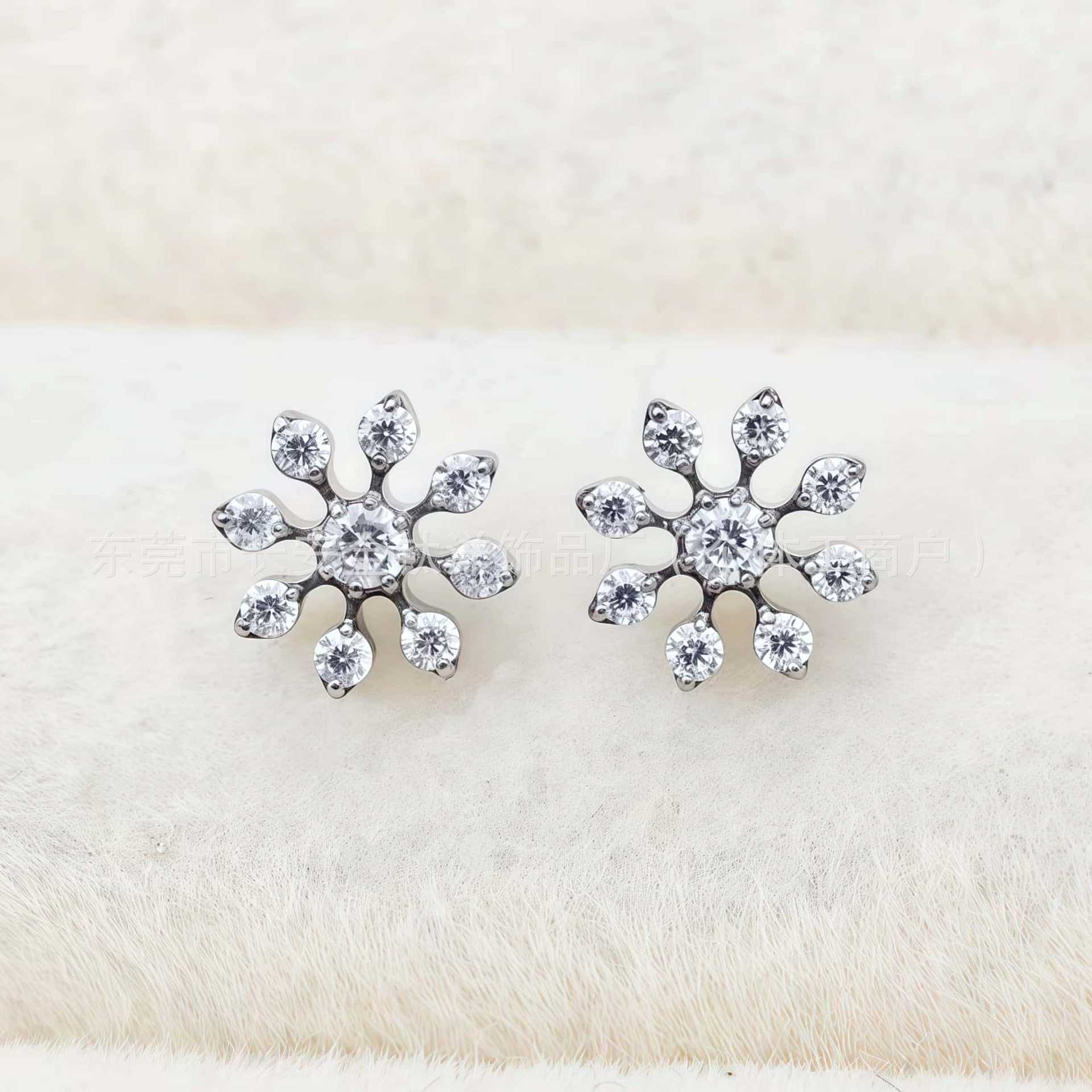 F136 Titanium Eight-Leaf Full Diamond Snowflake Zircon Labret Stud Ear Cartilage Piercing Jewelry Flat Back Earrings detail image 7