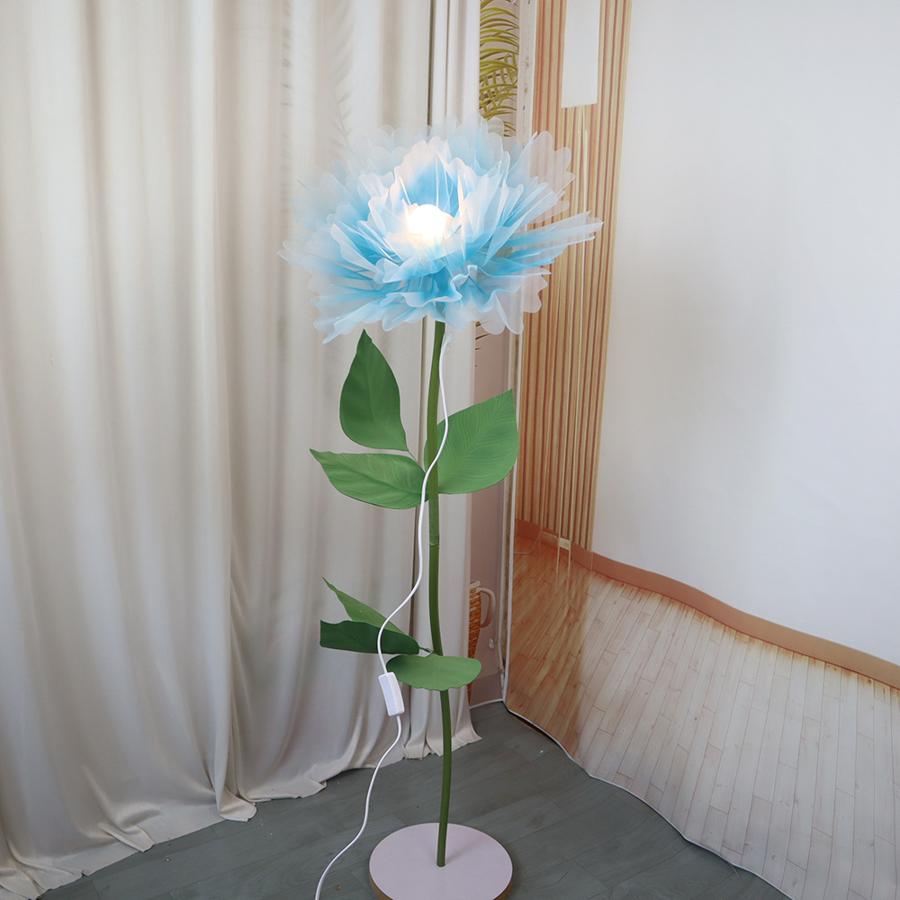 조명이 있는 파란색 슈트(목재 베이스)