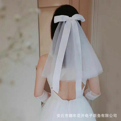 Double-layer white short travel-style veil with butterfly design for wedding photoshoots—perfect bridal accessory for trendy online photo sessions and celebrations.