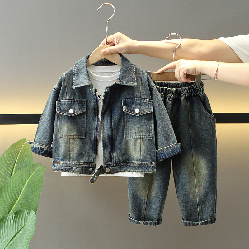 7056 traje de mezclilla de primavera para niños 2025 nuevo estilo estilo occidental para niños fresco y guapo traje de tres piezas para niños primavera y otoño