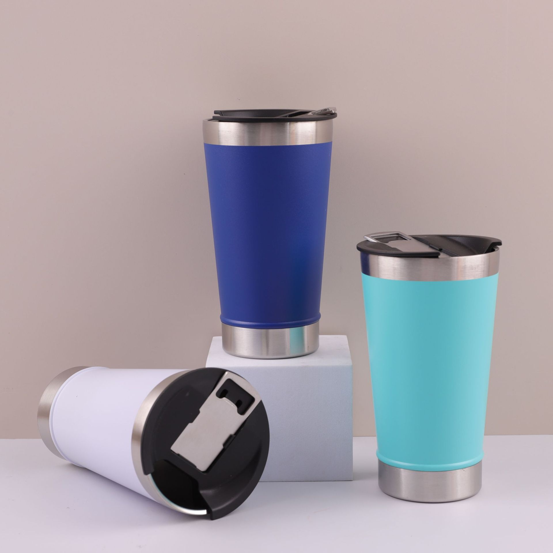 Transfronterizo 304 acero inoxidable taza de aislamiento al vacío 20oz taza de cerveza de aislamiento a largo plazo taza de automóvil con abridor de botellas