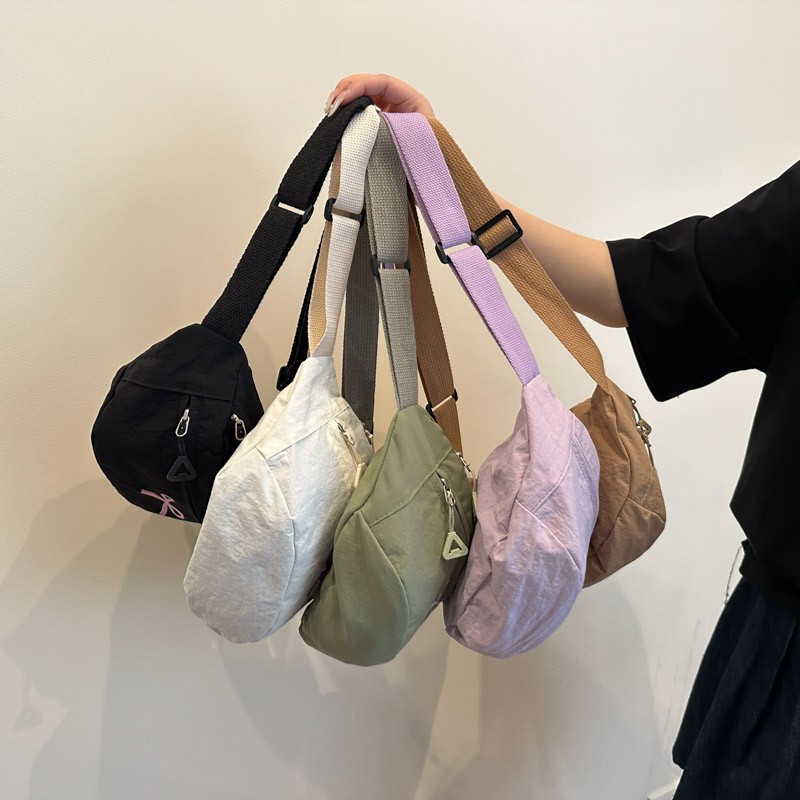 Bolso de pecho 2025ins Bolso de hombro de ocio deportivo de moda Bolso de teléfono móvil Bolso de mensajero de nailon ligero de moda para estudiantes Mujeres