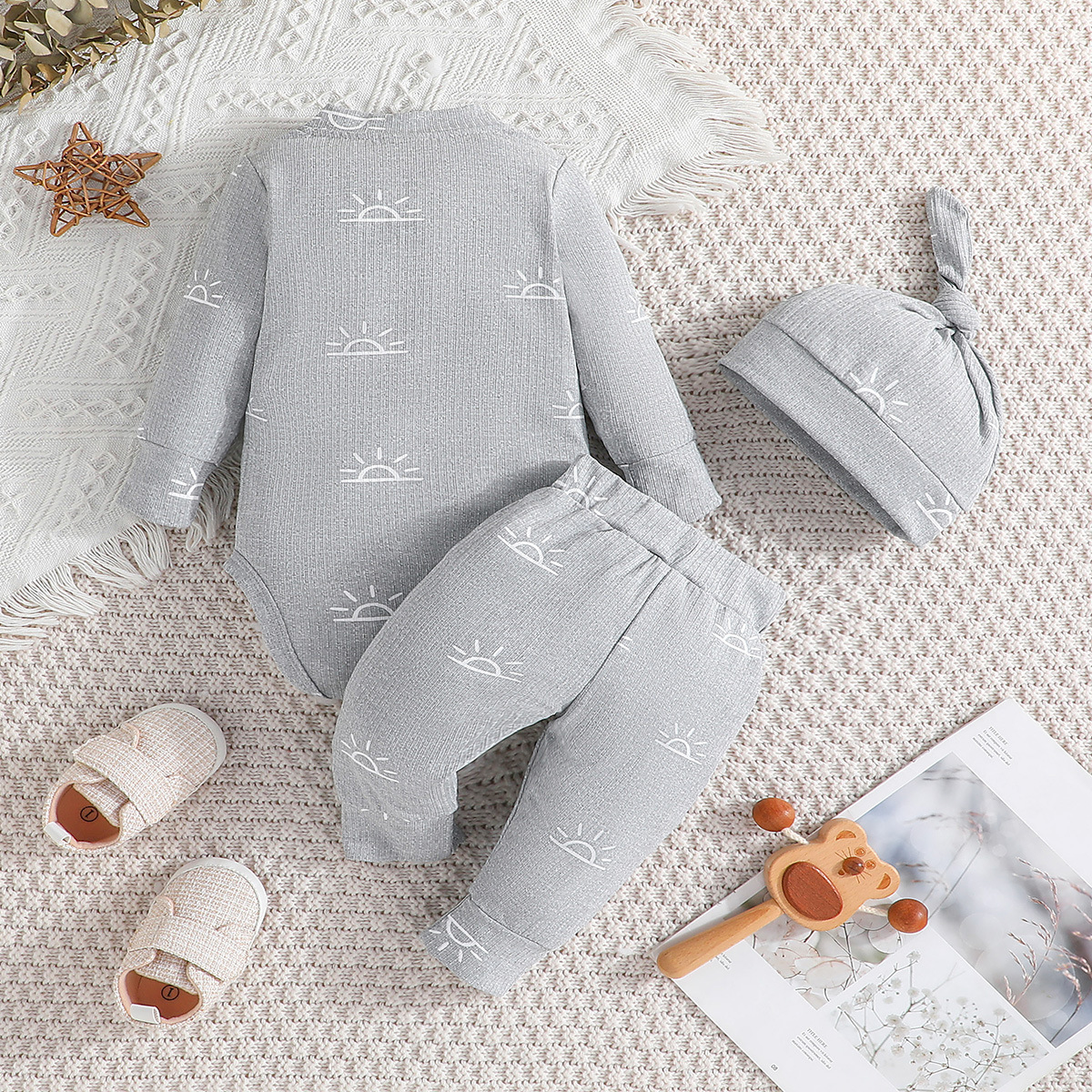 Keng Tiao Clothes Triangle Ha Yi Set Casual Baby Tuta carina con cappello set da 3 pezzi_voghion.com