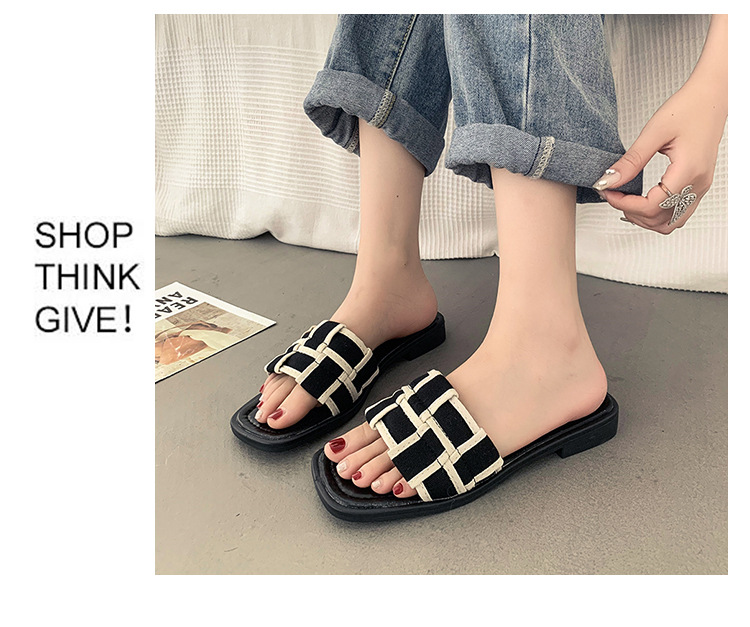 French luxury flat sandals for women to wear in summer, Xiaoxiang Feng 2023, new influencer going out to the beach, flip flops_voghion.com