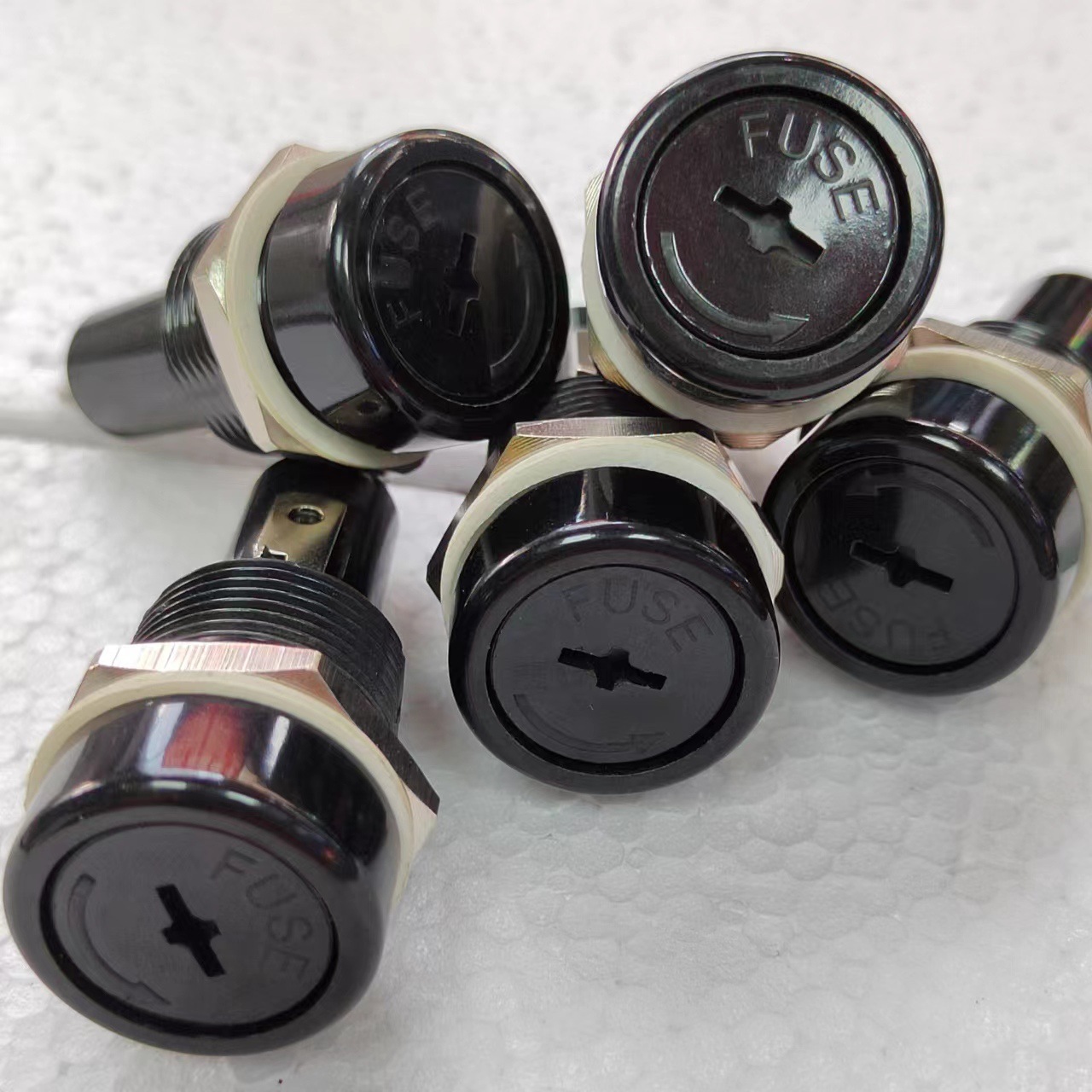 厂家直销 保险丝座子 R3-41 600V  30A 现货优势可来电加旺旺咨询