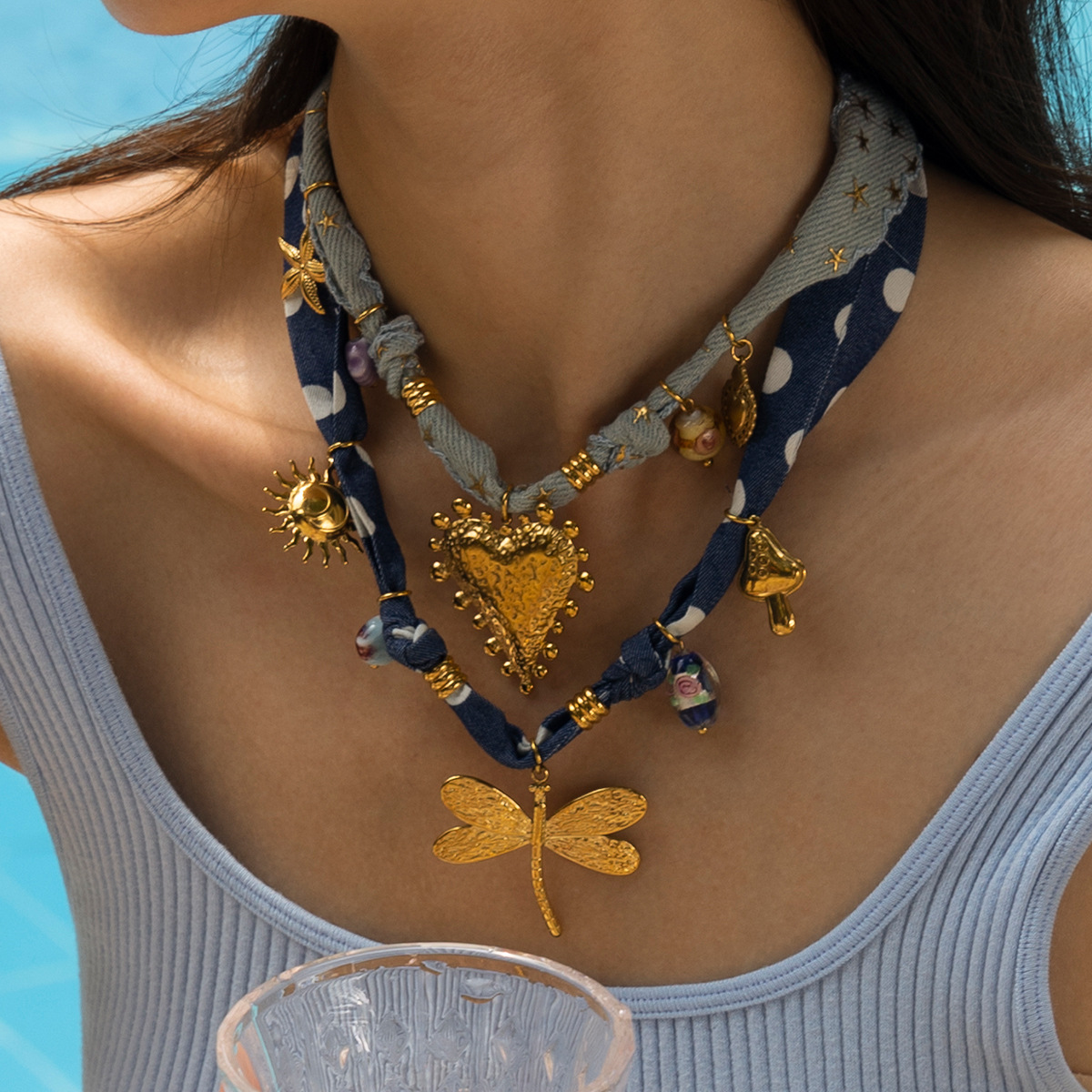 Collar de colgante de acero inoxidable de la UE y los Estados Unidos, collar de mariposa tejido ligero de nicho bufandas de seda, collar de viento de chica dulce y cool