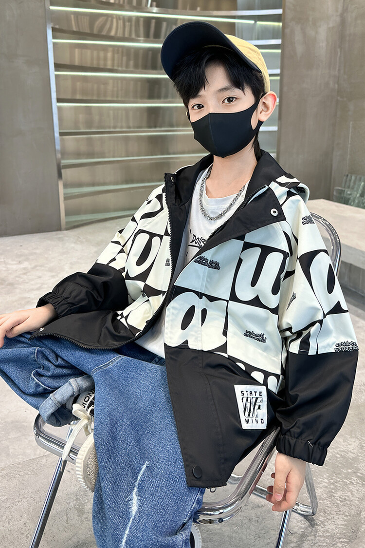 Boys' large plaid jacket 2023 Spring and Autumn new handsome hooded windbreaker, big children's explosive_voghion.com