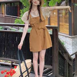 韩系休闲减龄背带裤套装女夏2026设计感荷叶边上衣阔腿短裤两件套