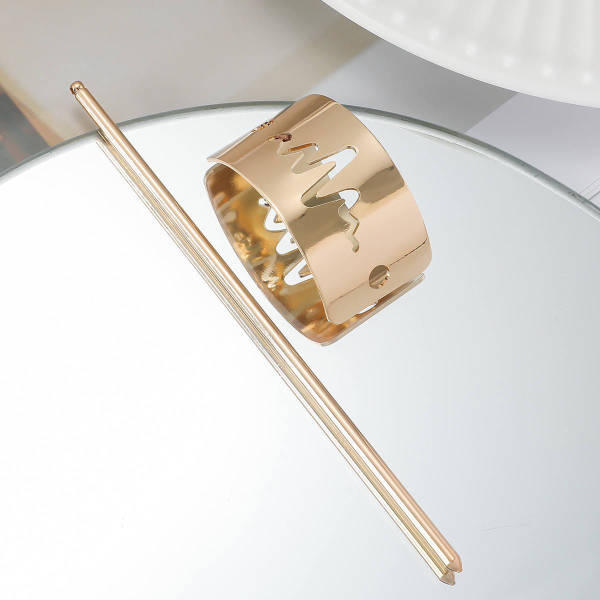 El Comercio exterior nuevo metal brillante rayo horquilla de alto grado hueco-hacia fuera horquilla larga moda simple nicho accesorios para el cabello