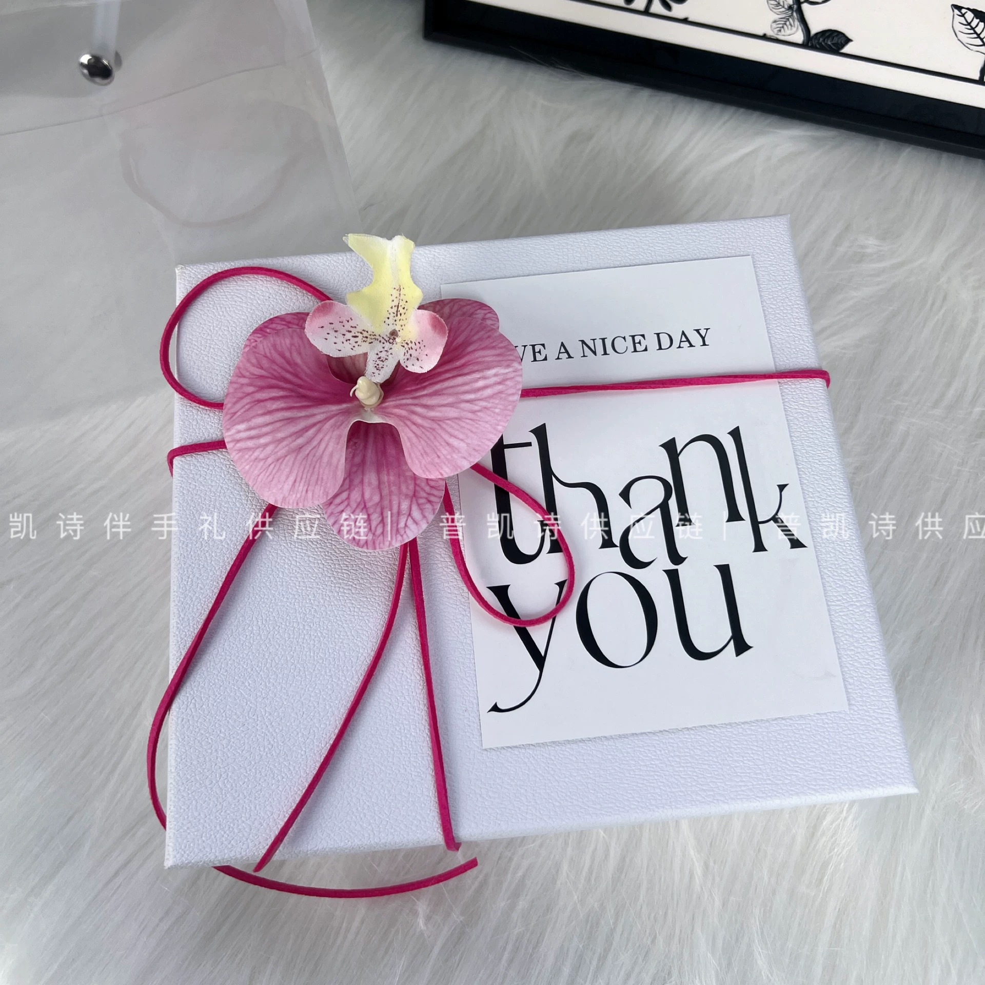 분홍색 꽃과 흰색 상자(시드니 종이 보내기), 20*18*8cm