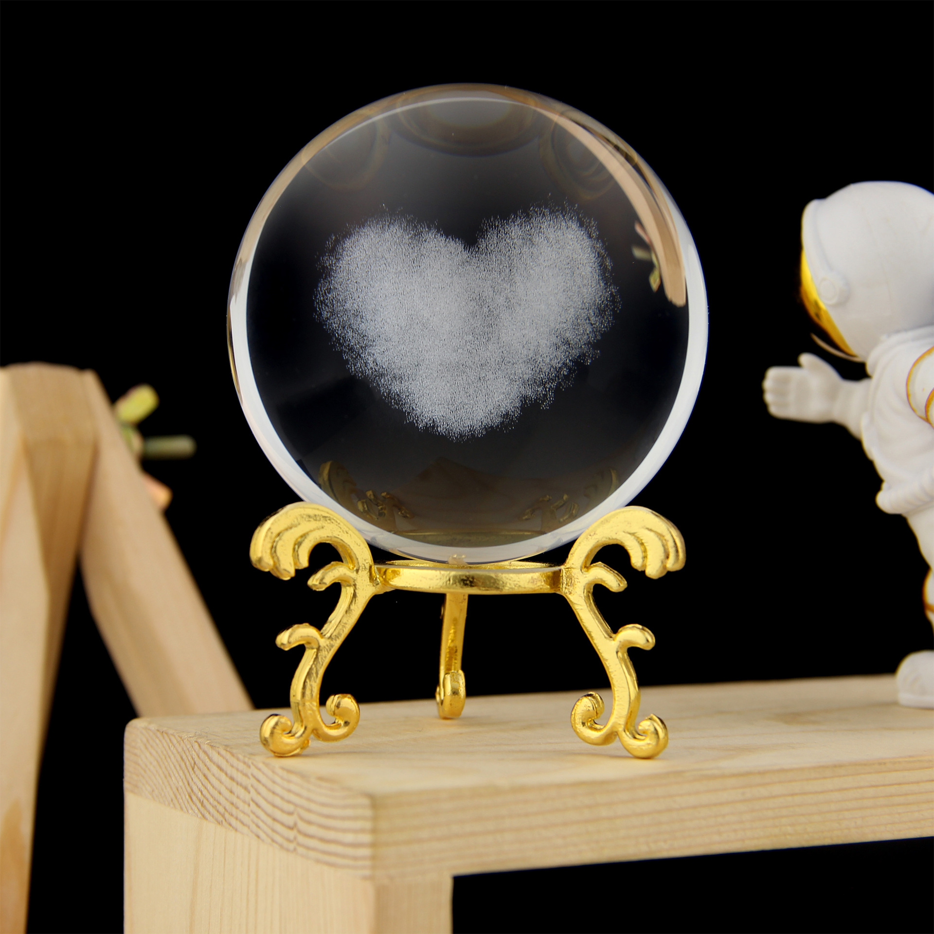 Fabricante de Puzhou, bola de cristal grabada, decoración para el hogar, venta al por mayor transfronteriza, adecuada para salas de estudio, gabinetes de TV y cualquier escena versátil.