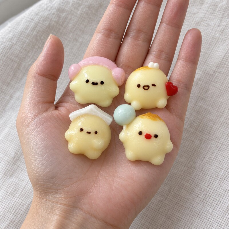 MUNIVO Cute Egg-Shaped Silicone Squeeze Toy Mini Cartoon Expression Stress Relief Toy