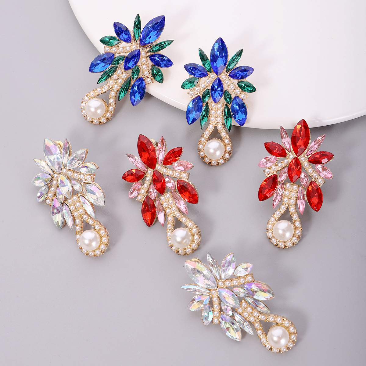 Fashion Flower Alloy Inlay Artificial Pearls Artificial Diamond Women's Drop Earrings 1 Pair display picture 2