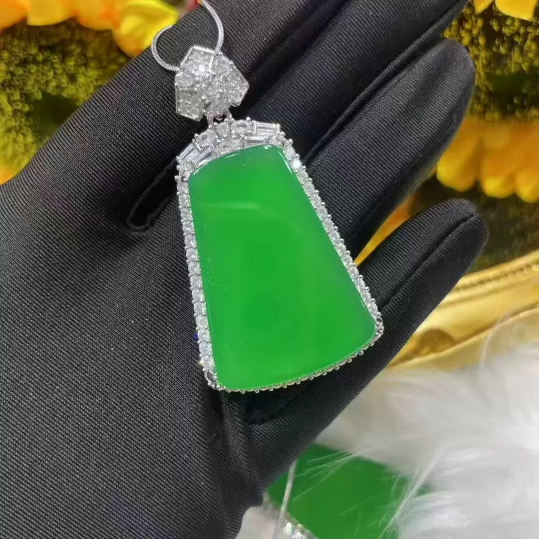 镀银镶嵌帝王绿翡翠色玉石平安牌吊坠天然绿玉髓平安无事牌项链