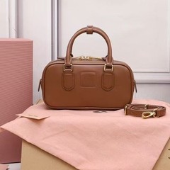 広州の高バージョンの爆発的な新型ボーリングバッグボストンピローバッグ牛革ファッションバッグ