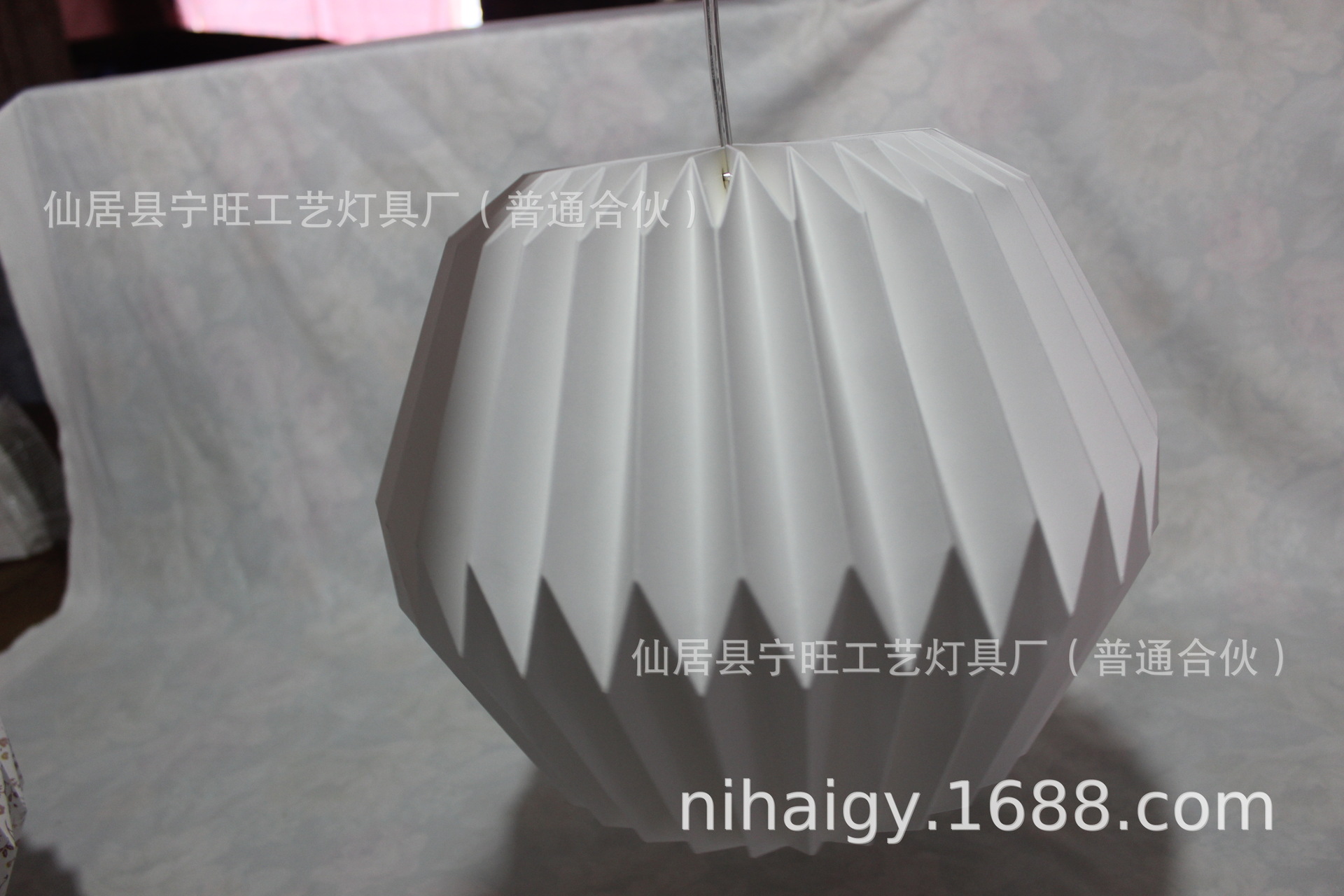 흰색 갓 + 램프 라인