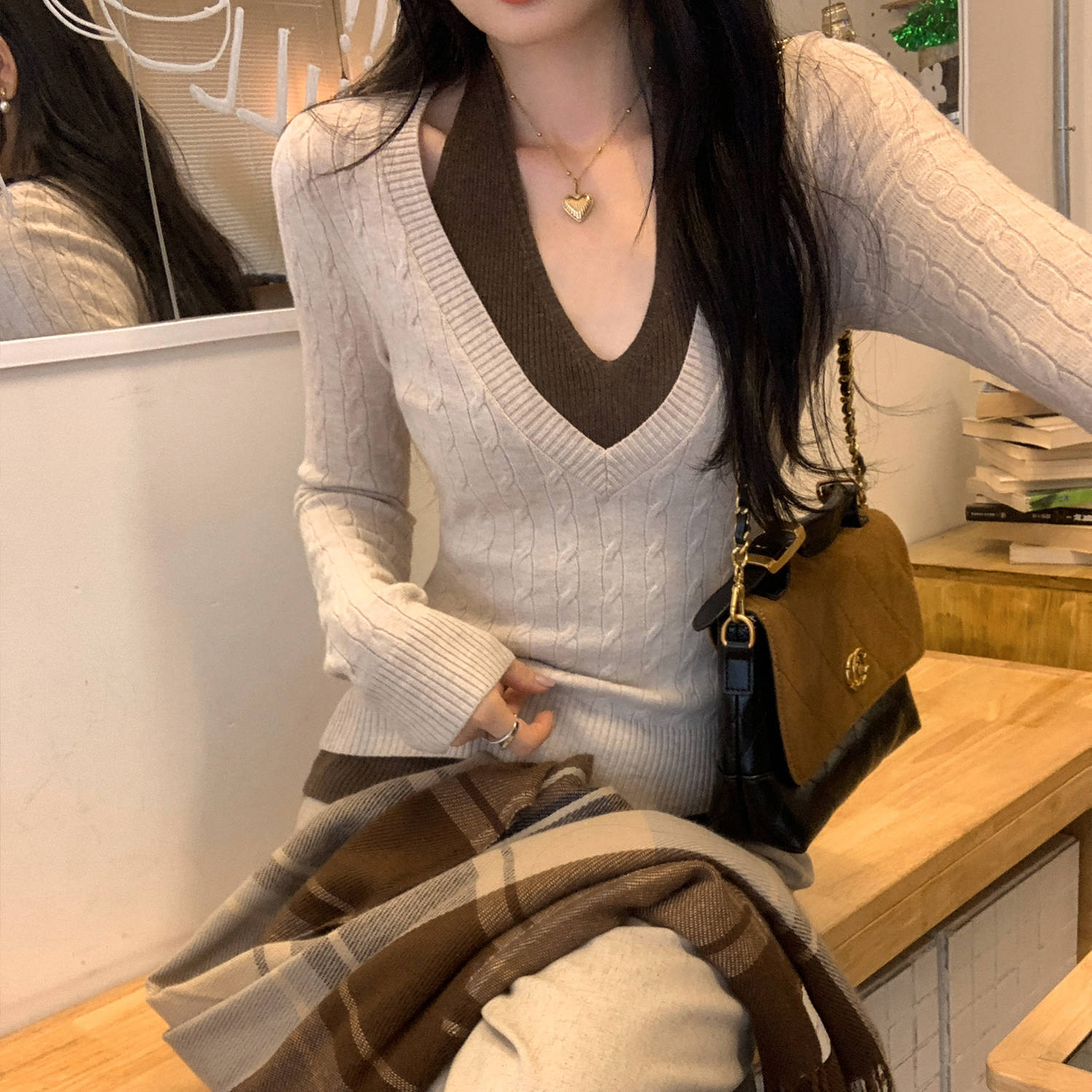 2026 Spring and Autumn New Unique Halter Neck Faux Two-Piece Long Sleeve Knitted Base Shirt for Women with High-End Feel and Cable Knit V-Neck Top