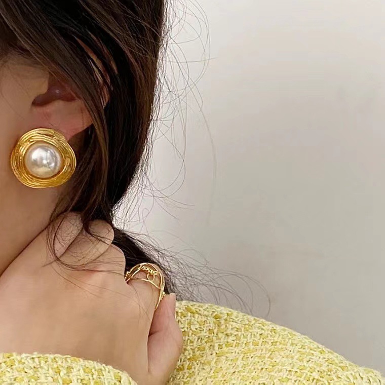 Daily Occasion 1 Pair Retro Round Imitation Pearl Inlay Pearl Women's Earrings