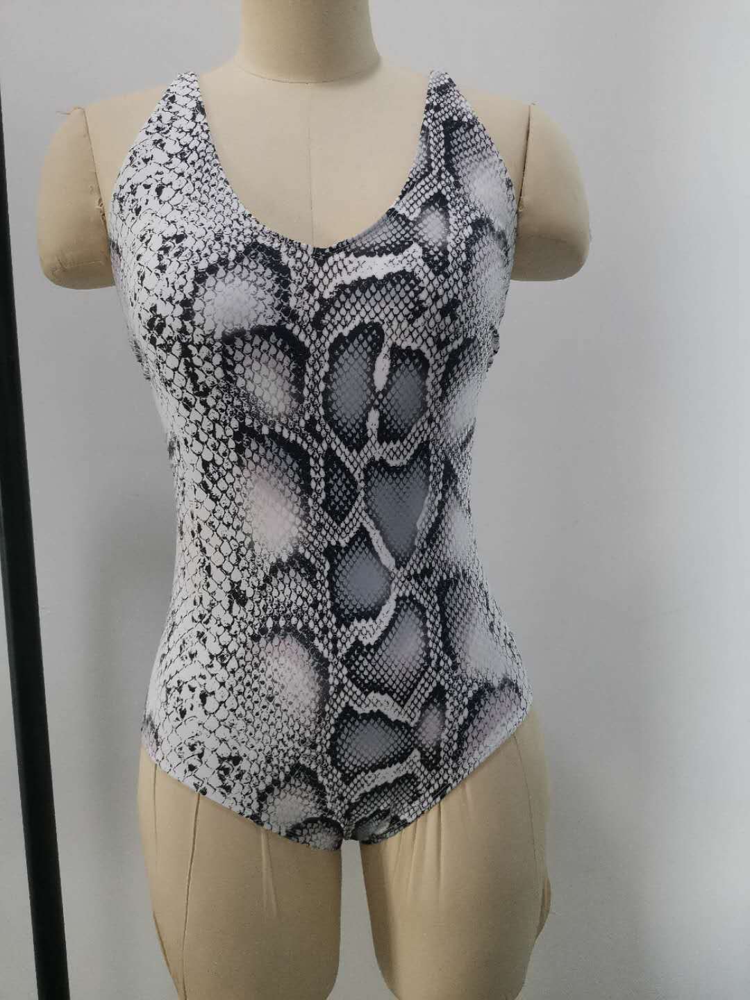 2023�¿�����Ӿ��ӡ���羳���ڵ���ŷ��Ů����Ȫ��Ӿװ���ؽ���