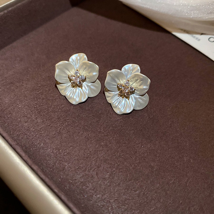 Aguja de plata, perla, circón, borla, pendientes de moda, lujo ligero, pendientes de alta gama, pendientes de todo fósforo exquisitos de nicho, mujeres al por mayor