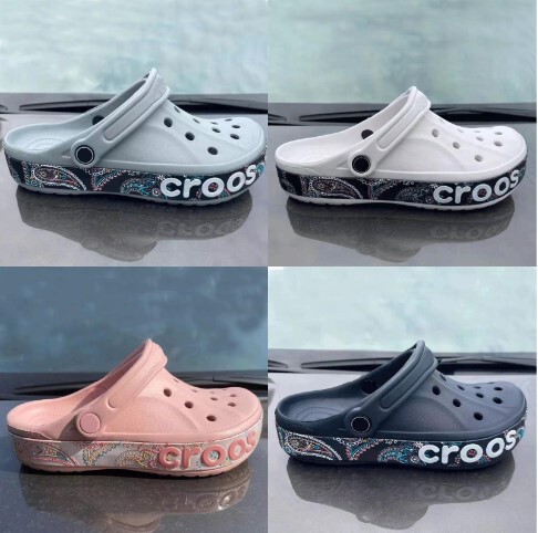 Crocs Camouflage Carloban Fashion Unisex Sandals Outdoor Non-Slip Beach Slippers Trendy