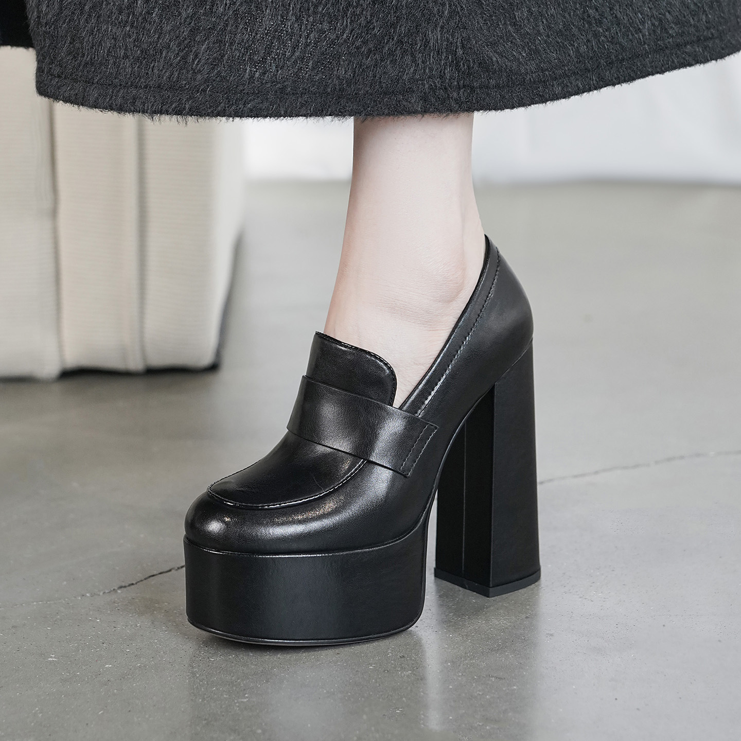 Giày cao gót nữ đế xuồng platform gót vuông 14cm, phong cách trình diễn, đế dày không mỏi chân — màu đen, màu trắng ngà