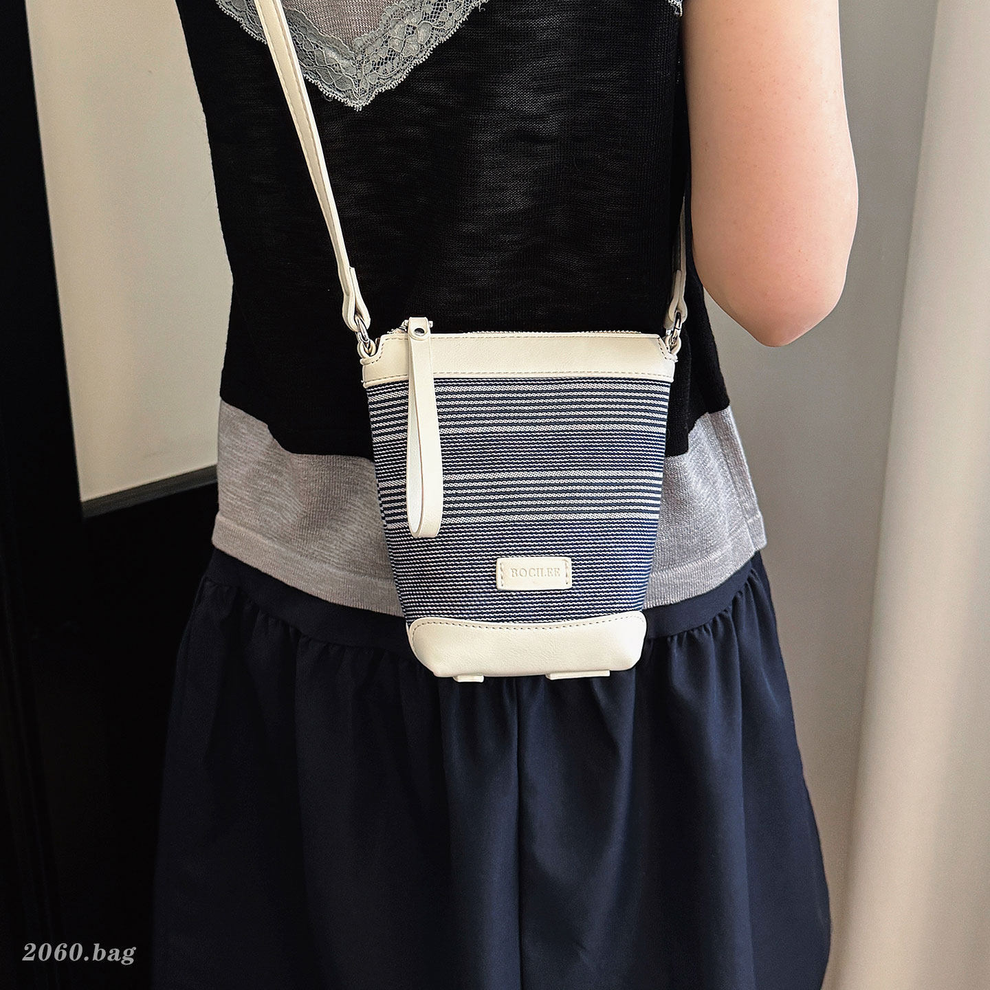 Colores contrastantes bolsos casuales balde de agua para teléfonos móviles coreanos versátiles de hombro retro 2026 bolsos de mujer a rayas nuevas bolsas