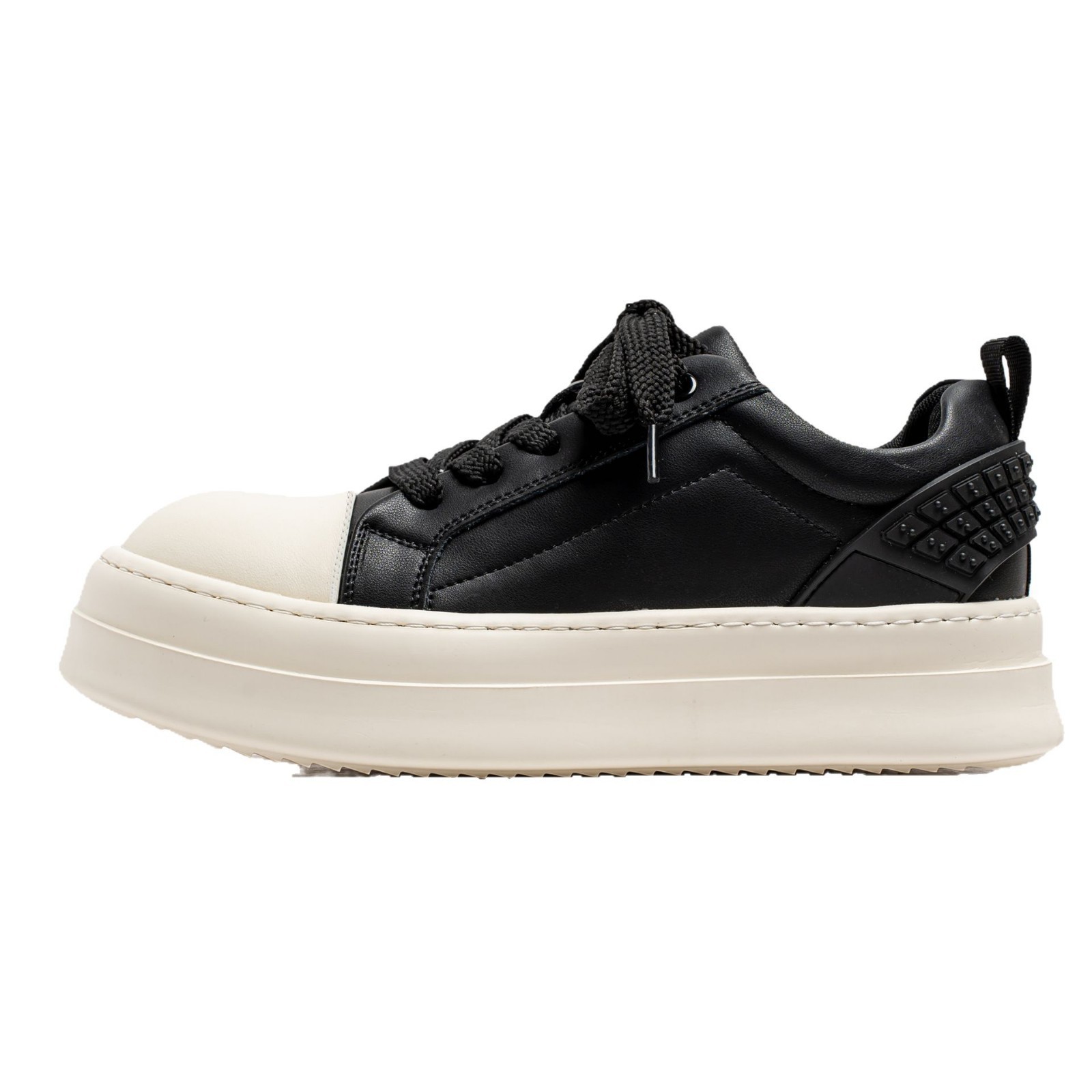 2025 suela gruesa aumentando la superficie de cuero transpirable paseo por el estilo de Hong Kong zapatos deportivos de estudiantes coreanos pequeños zapatos casuales blancos para hombres