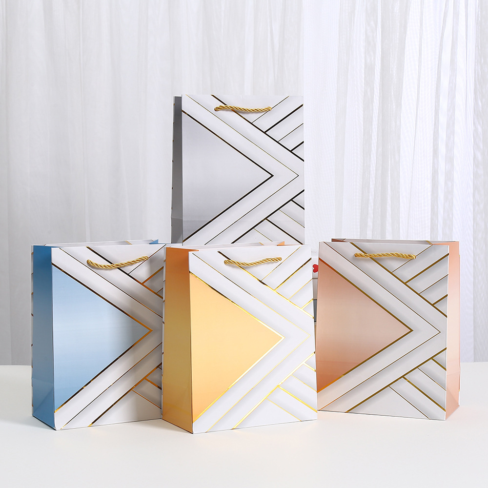 烫金礼品袋几何印花包装袋派对糖果手提袋批发白卡纸袋商场购物袋