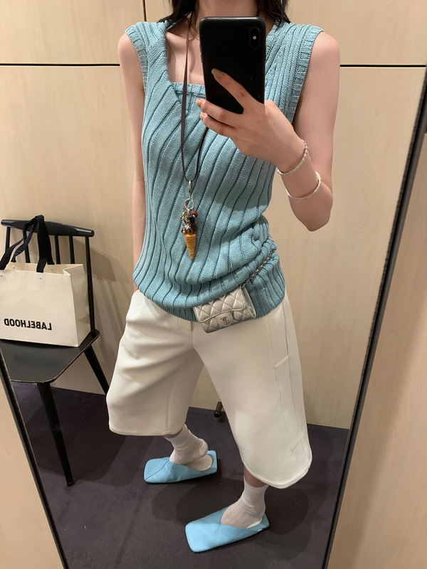 Ouyang 不規則なツイストプリーツノースリーブベスト女性の夏の新しいデザインニッチトップ|undefined