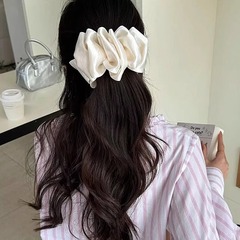 巨顕髪量 ~ 横にバレエクリーム系の電球を挟んで高級感があります。
