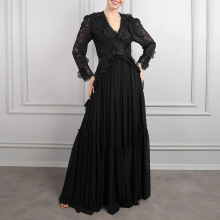 轻奢高级感立体花朵连衣裙 2025新款重工刺绣蕾丝拼接V领长款女裙