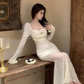 收腰蕾丝连衣裙女装花朵立体纯欲秋季方领包臀裙长裙气质