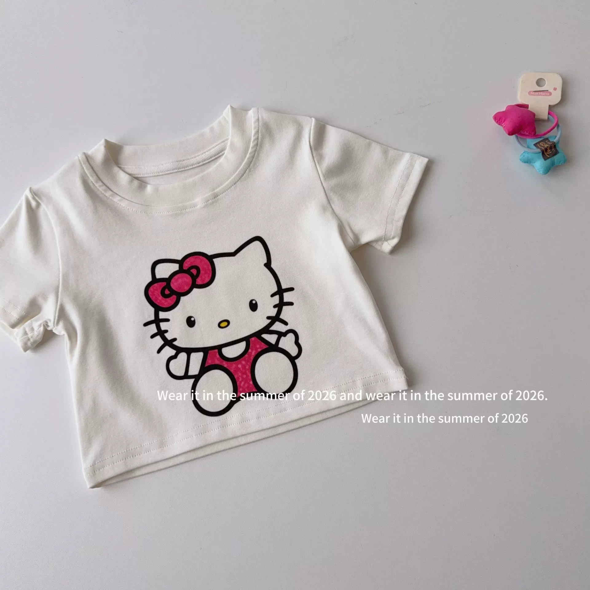 Summer T-shirt with a round collar