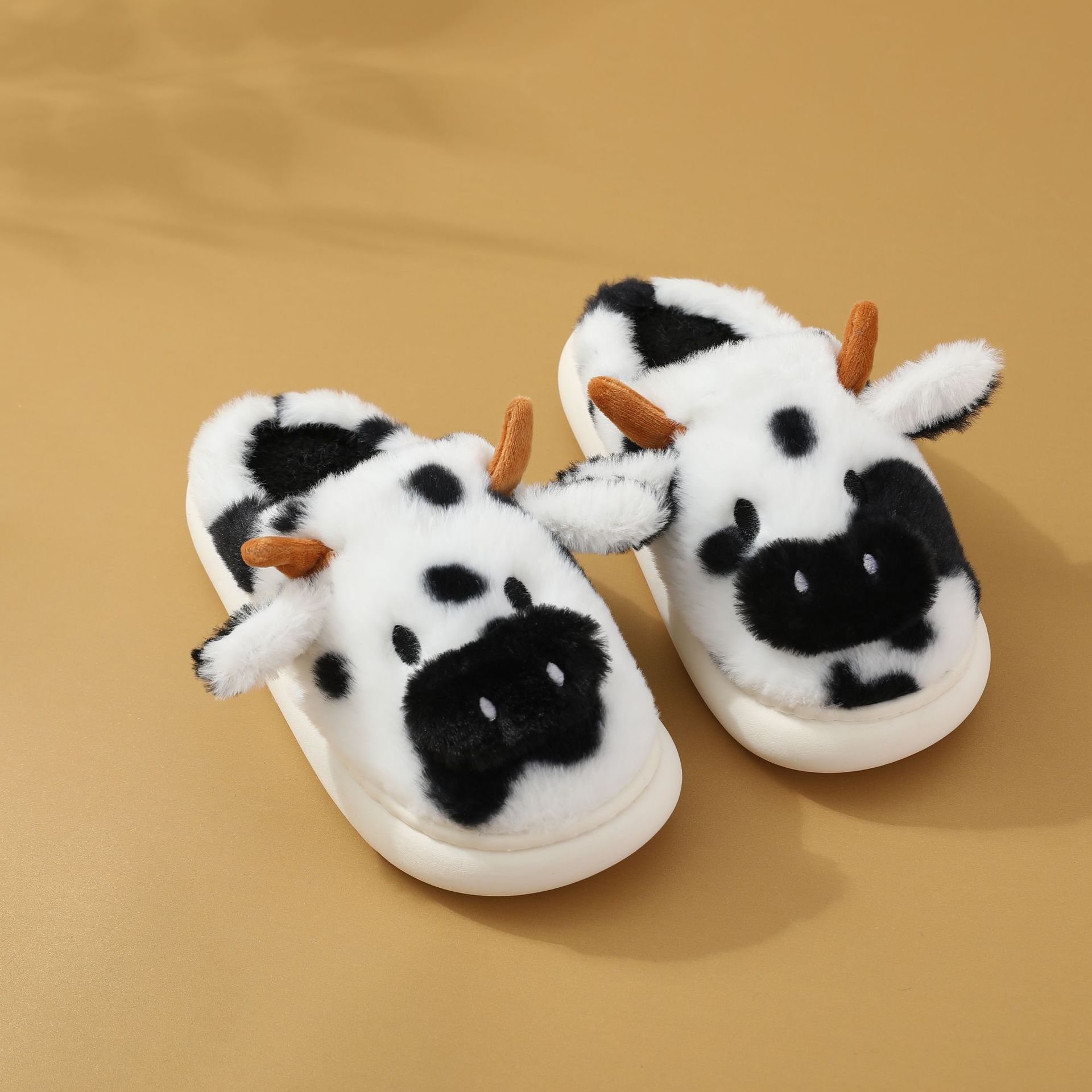 Ventas transfronterizas de invierno caseras de algodón para parejas de hombres y mujeres, zapatillas de algodón ligeras para el hogar