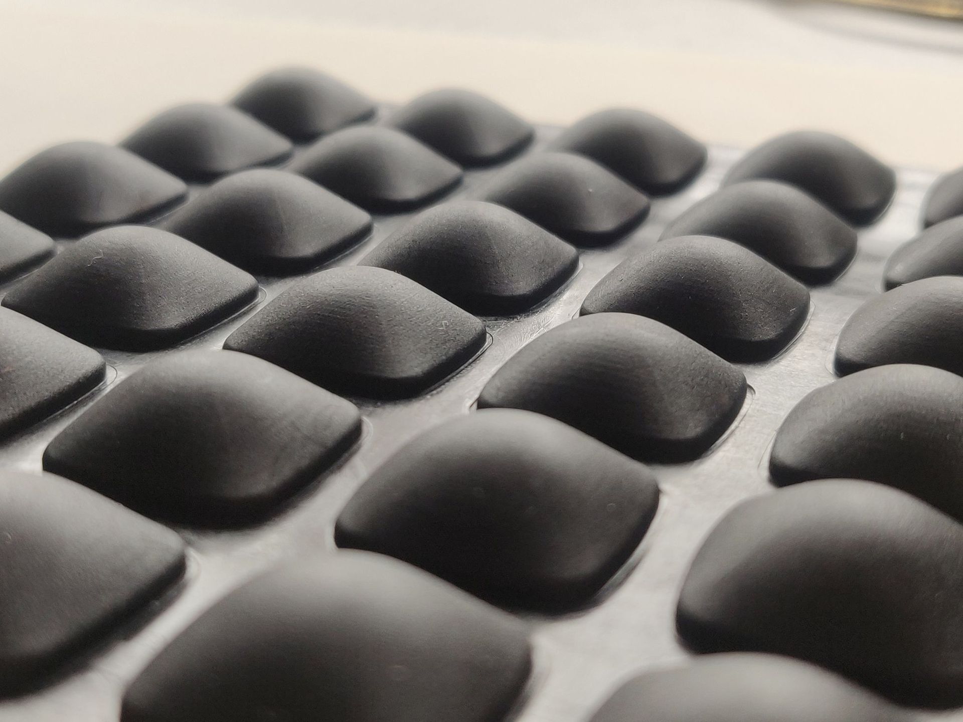 不规则单面背胶  硅胶条0.5/1/1.5/2/3mm 硅胶板 自粘/硅胶垫片