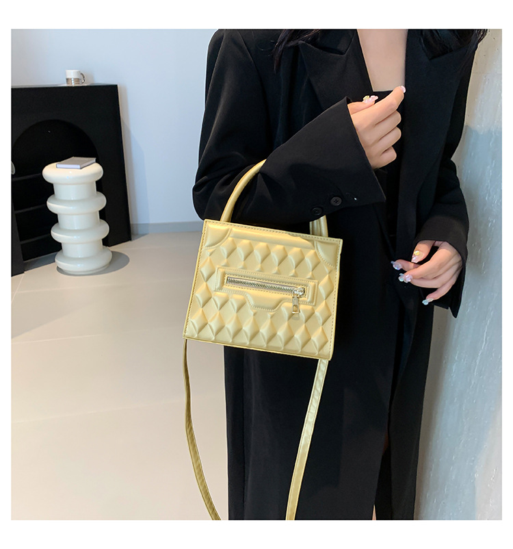 Simplified diamond grid embossed women's handbag 2024 new solid color Korean version stylish single shoulder crossbody_voghion.com