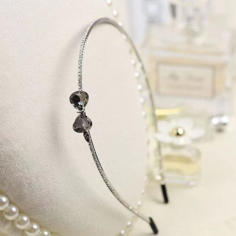 高級感のあるドリルの蝶結びのカチューシャ